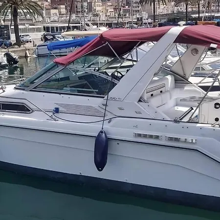 Botel Barco Acogedor En El Puerto Del