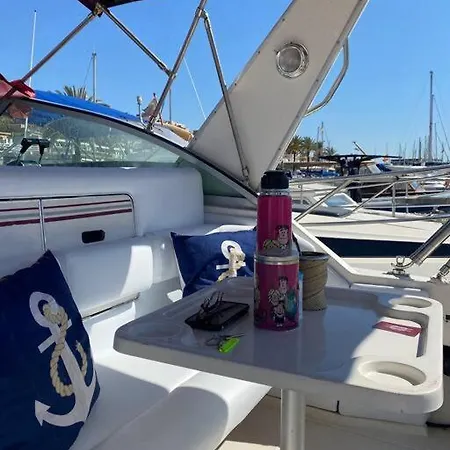 Barco Acogedor En El Puerto Del * Masnou
