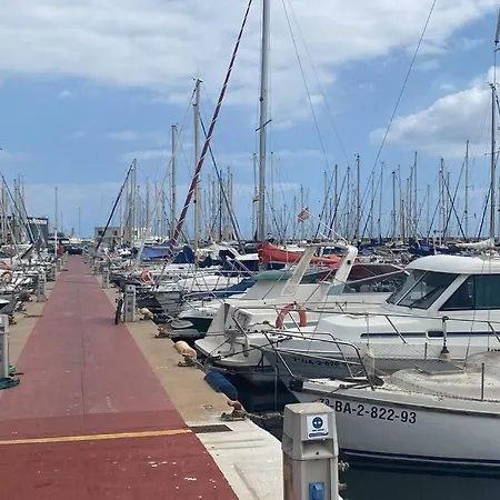 Botel Barco Acogedor En El Puerto Del Masnou